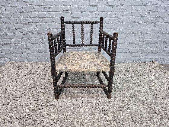 Image 1 of Fauteuil à boutons décoratifs à bobines (bouton) du début du XXe siècle – vers 1920-1940