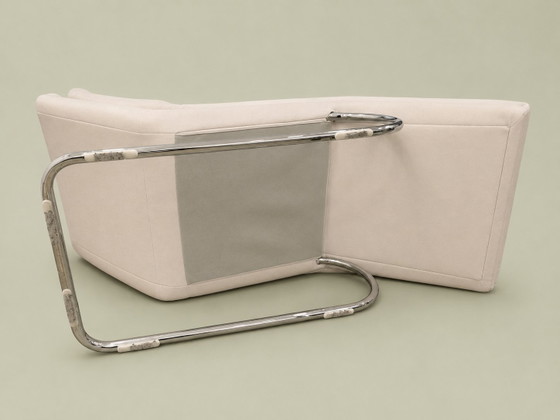 Image 1 of Chaise longue de diseño en color crema – Estructura cromada – Excelente estado