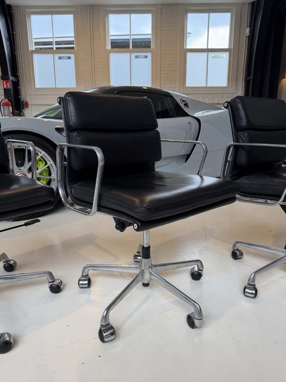 Image 1 of Lot de 4 - Coussins Eames ICF EA217 Softpad en cuir noir et aluminium
