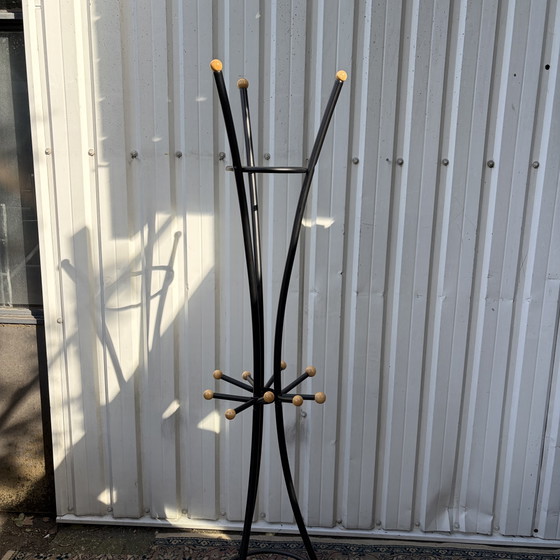 Perchero de pie de mediados de siglo – Metal, Wood (photo 4 of 5)