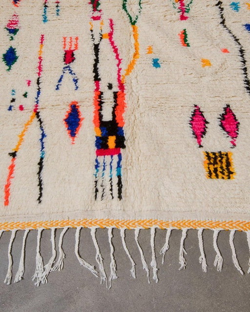 Handmade Moroccan decorated rug 250cm x 150cm
