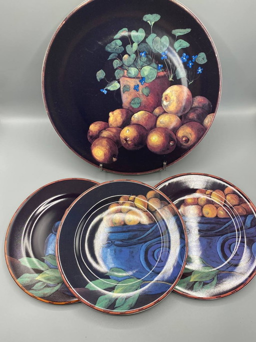 Collezione Gien Cueillette, 8 pezzi in maiolica, nature morte con frutta firmate D. Lalande, sfondo nero