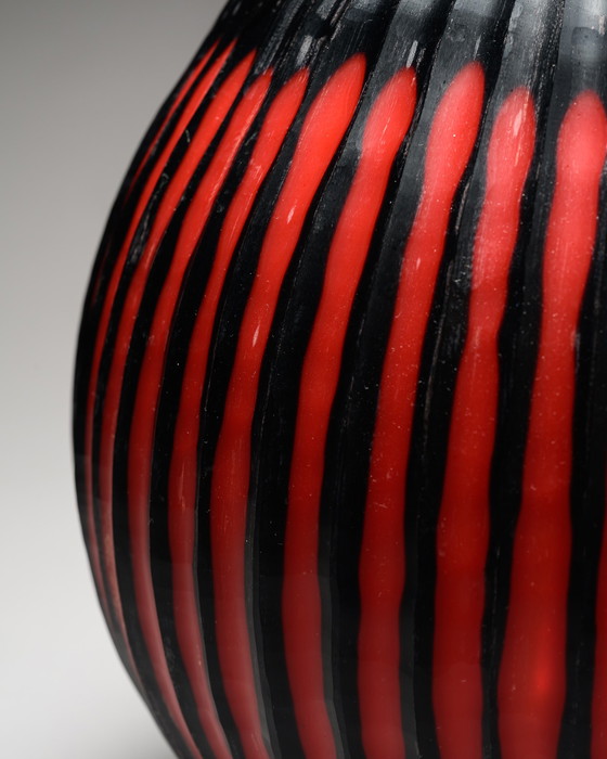 Image 1 of Gran jarrón "Battuto" de Murano con interior de coral incamiciato - Posible Tiozzo Sergio, años 80