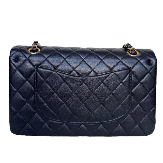 Chanel Classic Flap Medium – Crossbody bags, Lambskin (photo 15 of 17)