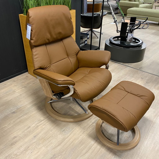 Sillón reclinable mediano Stressless Ruby con reposapiés
