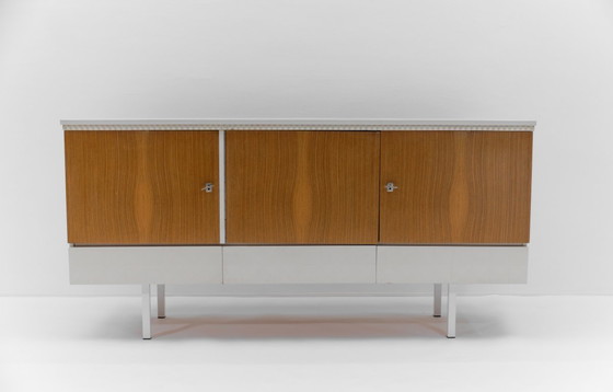Image 1 of Credenza moderna marrone e bianca di metà secolo, anni '60