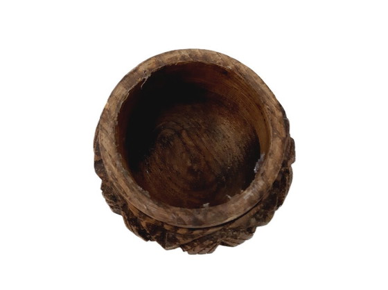 Image 1 of Petit bol primitif sculpté en bois