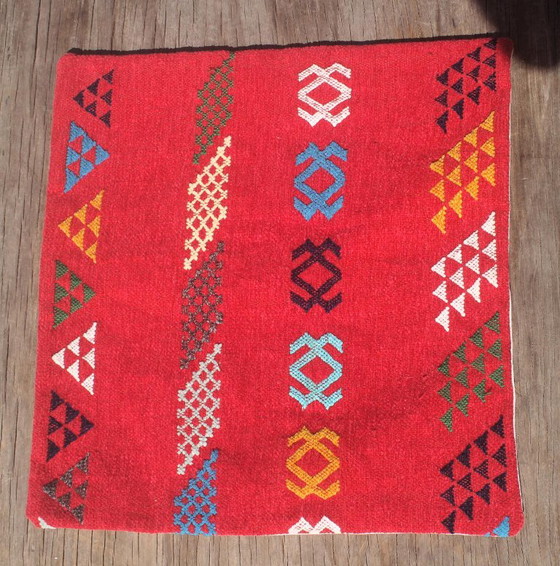 Set aus 2 handgewebten marokkanischen Berber Wollkissenbezügen 45 × 45 cm | Authentische Amazigh Textilien (photo 9 of 10)
