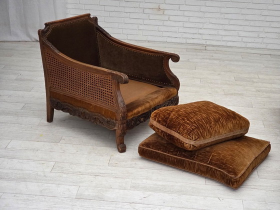 Image 1 of Jaren 1930-1935, Deense fauteuil, meubelvelours, meubelgaas, gesneden essenhout.