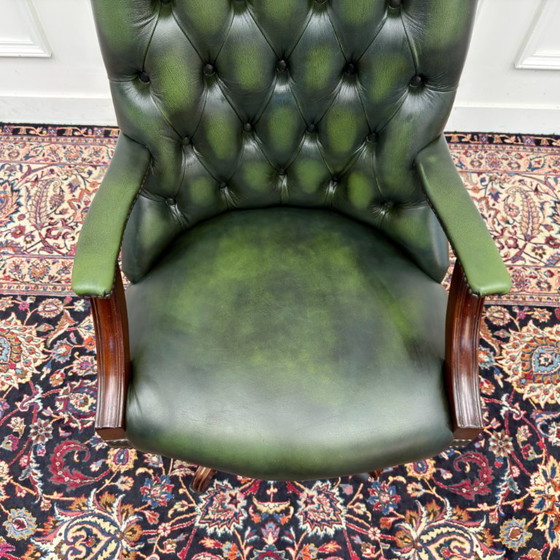 Grande Sedia da Ufficio Chesterfield Classica Inglese Verde – Sedie da ufficio, Pelle, Legno (photo 6 of 7)