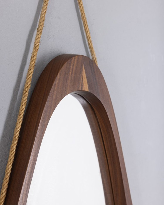 Image 1 of Miroir mural ovale en bois vintage des années 1960, design italien
