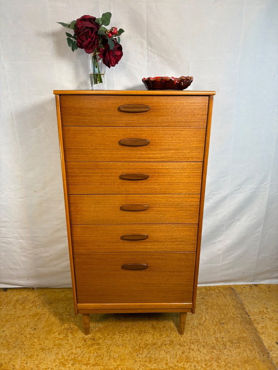 Commode vintage Austinsuite en teck | Années 1960 | Design scandinave danois | 6 tiroirs. Une superbe commode (photo 8 of 8)