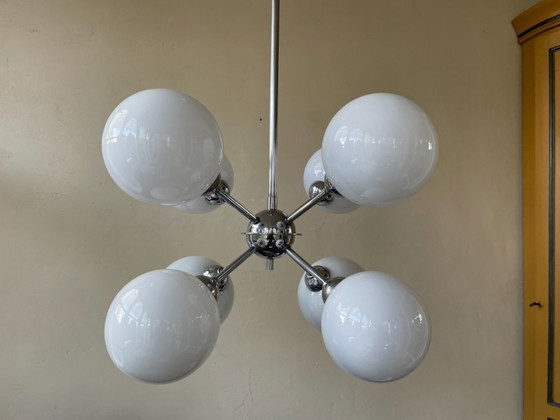 Image 1 of Lampada a sospensione Lampada da soffitto 8 lampadine opaline anni '70 francese