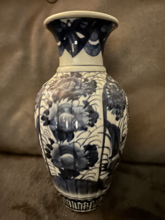 Image 1 of Antieke geribbelde Japanse Blauw witte Imari vaas 30 cm 