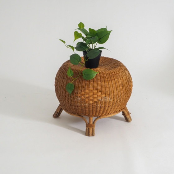 Image 1 of Pouf en rotin, table d'appoint