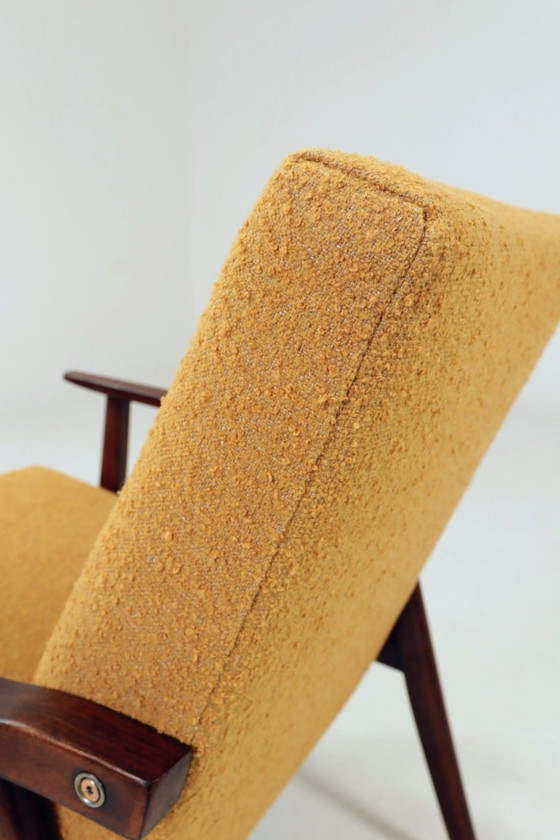 Image 1 of Paar moderne Lounge-Sessel, gelb-senffarbenes Bouclé, 1970
