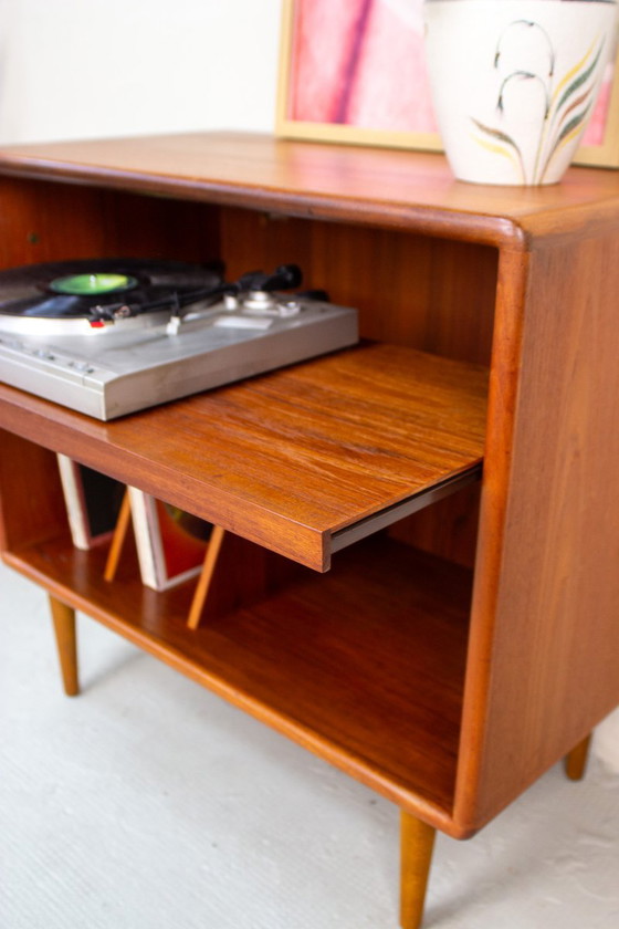Cassettiera Hifi in teak Mid-Century di Dyrlund, anni '80 – Mobili TV, Mid Century Modern (photo 2 of 17)