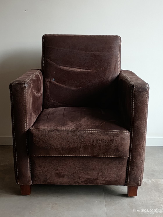 Timeless Couches – Textile, Wood (photo 9 of 13)