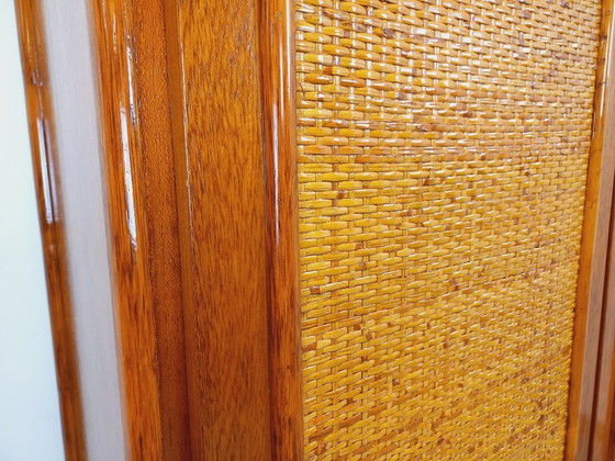 Image 1 of Armadio vintage Maugrion in rattan intrecciato e legno per Roche-Bobois, risalente agli anni '70.