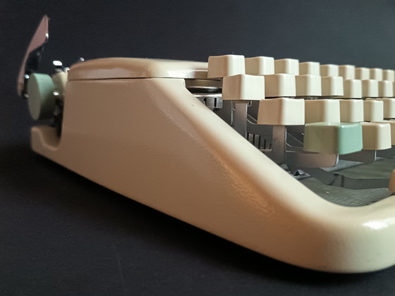 Image 1 of Olympia Splendid33 typemachine, volledig gerestaureerd, met koffer, 1964