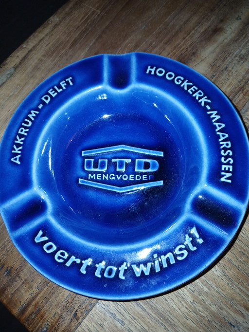 Cendrier, aliment composé UTD en céramique