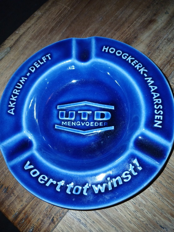 Image 1 of Posacenere, mangime composto UTD in ceramica