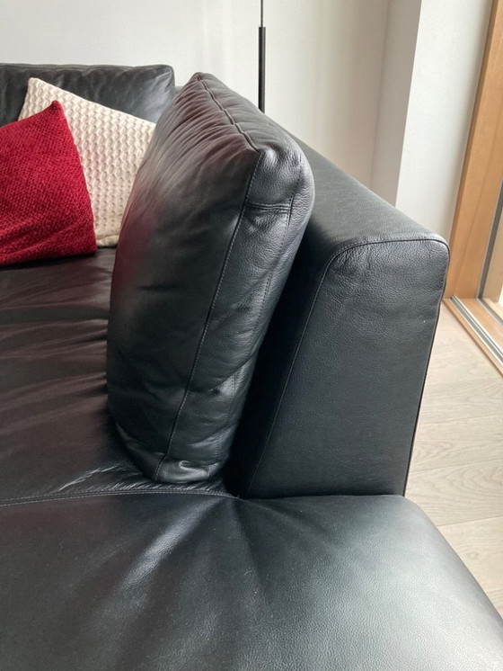 Image 1 of Divano in pelle nera con chaise longue B&B Italia