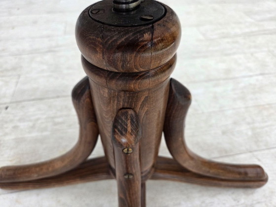 Années 1950, fauteuil pivotant, bois courbé, tissu d'ameublement en maille. – Chaises pivotantes, Metal (photo 8 of 15)