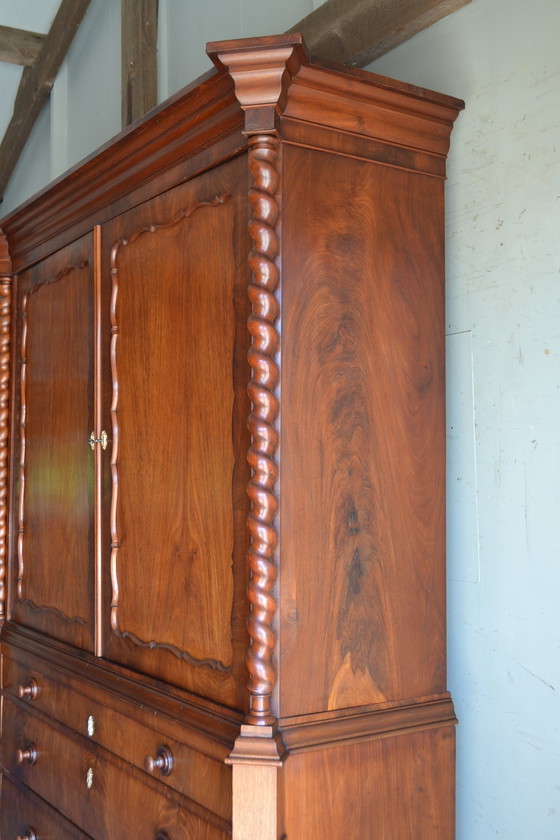 Image 1 of Mueble Biedermeier antiguo de madera de caoba.