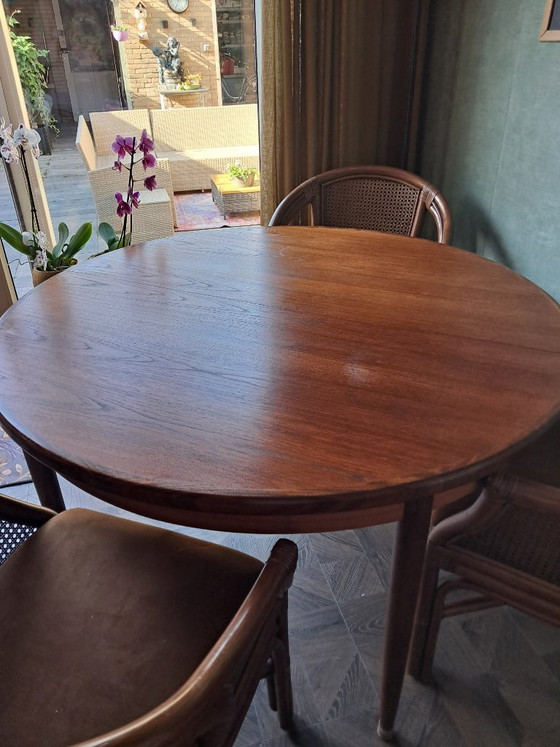 Round extendable wooden Dining table (photo 6 of 6)