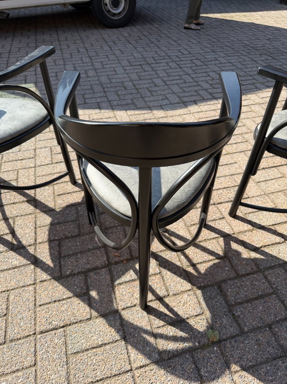 Set of 4 Thonet Triangle armchairs model 87 – Dining chairs, Skai, Wood (photo 5 of 11)