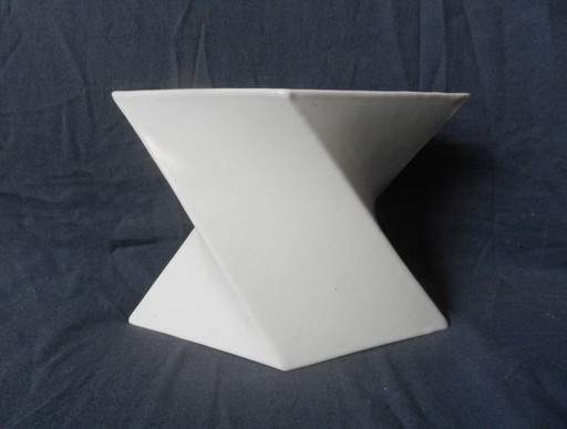 Angled white earthenware vase Jan van der Vaart 1975