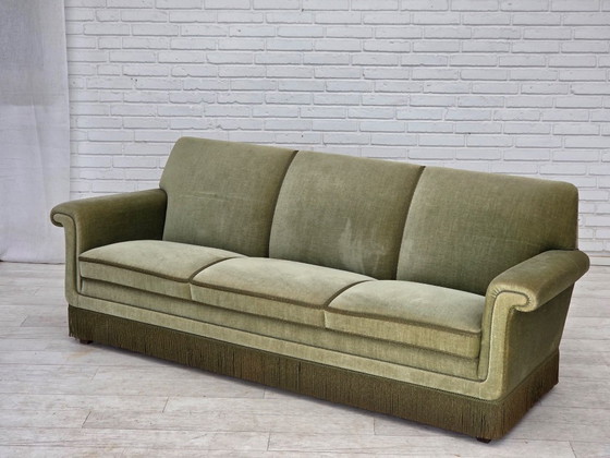 Image 1 of Deense driezitsbank uit de jaren 70, groen meubelvelours, beukenhout.