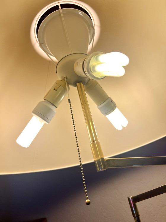 Image 1 of GKS - Gebrüder Knappstein Leuchten - Mid Century Lampadaire En Laiton Avec Bras Pivotant, Abat-jour Beige Allemagne, Années 1960