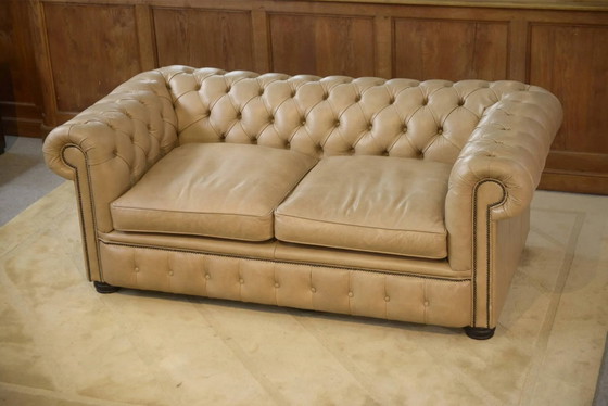 Beige leather Chesterfield sofa handmade in England. – 3-5 seaters (photo 8 of 15)