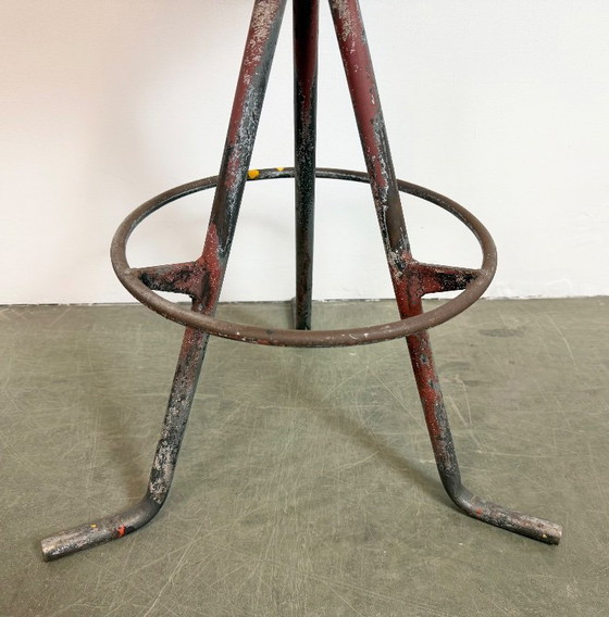 Image 1 of Grauer Werkstatthocker im Industriestil, 1960er Jahre