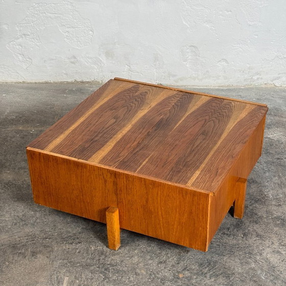Image 1 of Mesa de centro de roble con espacio de almacenamiento, años 60 – Diseño húngaro
