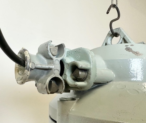 Image 1 of Lampada da soffitto industriale grigia con gabbia in ferro di Elektrosvit, anni '70