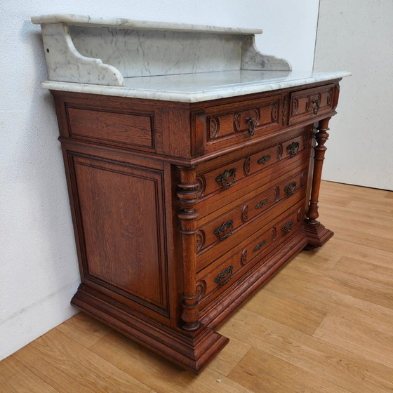 Image 1 of Commode ancienne de salle de bain avec plateau en marbre