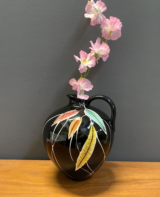 Vaas van Georg Schmider Zell, model 4089, zwart met kleurrijk bladpatroon.