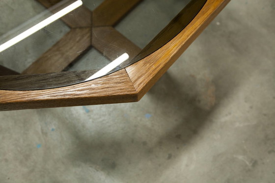 Image 1 of Tavolo esagonale unico, 1977, rovere, vetro fumé, fabbricazione svizzera
