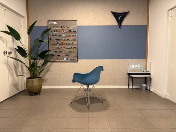 Vitra | Eames | DAR | Eiffel bleu clair et chromé | 2 pièces – Fauteuils, Metal, Plastic (photo 4 of 9)