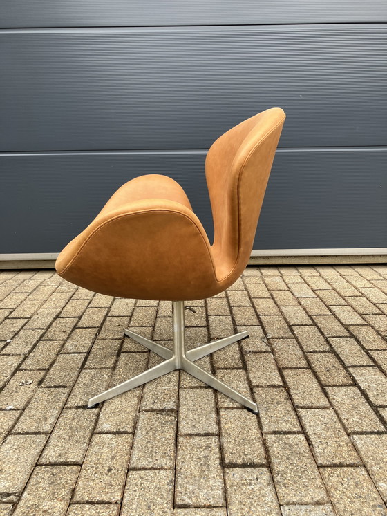Image 1 of Original Vintage Fritz Hansen Swan Chair From 01-1975 in Beautiful Vintage Camel-Cognac Leather. In New Condition!!!