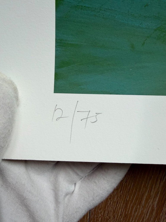 Image 1 of Gideon Appah, Nuotatore (2023), Numerato 12/75 e firmato a mano dall'artista, stampato a Londra, Regno Unito