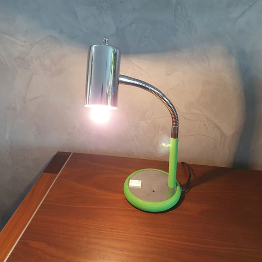 Lámpara de escritorio Bauhaus verde con cromo, años 50