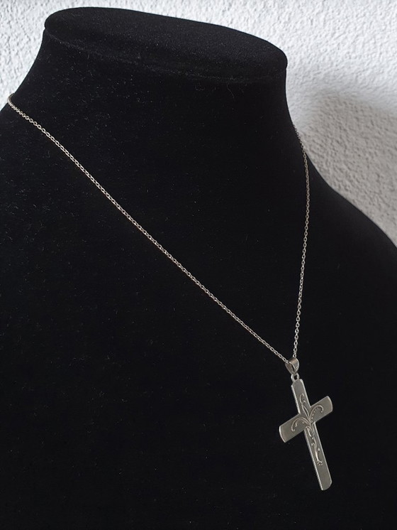 Image 1 of Croix danoise en argent avec collier assorti