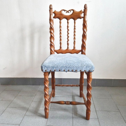 Silla vintage artesanal de los años 50 en madera tallada y terciopelo, arte popular de los años 50.