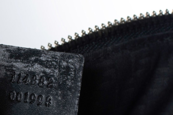 Borsa a mano Gucci in pelle nera traforata con logo GG. – Borse a spalla, Calfskin (photo 7 of 9)