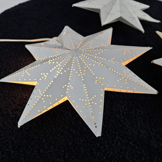 Image 1 of 3 étoiles de Noël vintage en métal perforé blanc des années 70