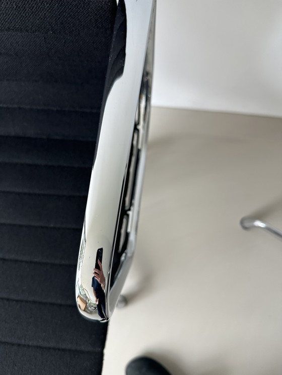 Image 1 of Silla de reunión giratoria Vitra EA108